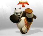 По είναι ο κύριος πρωταγωνιστής των περιπετειών της ταινίας Kung Fu Panda 2